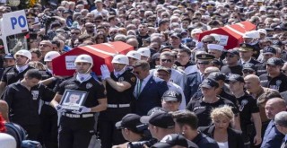 İzmir'de şehitlere gözyaşlarıyla veda