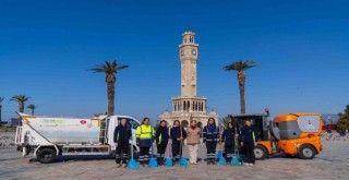 İzmir’de kadın emeği kenti güzelleştiriyor