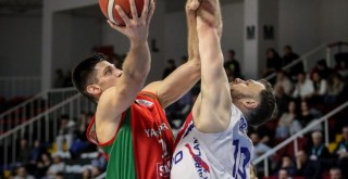 Karşıyaka, Martin Krampelj ile imza aşamasında