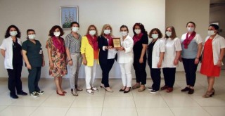 Karşıyakalı İş Kadınları Hemşireler Günü'nü unutmadı