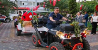 Kınık’ta hasat ettikleri ürünlerle bisikletlerini süslediler