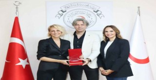 Kızılay Kadın İzmir’de bayrak değişimi