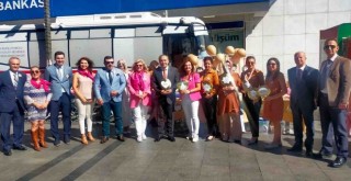 Karşıyakalı iş kadınlarından emziren annelere destek