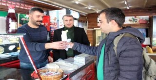 Karşıyaka'da esnaf öğrencilere sahip çıkıyor