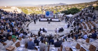 İzmir Büyükşehir Belediye Meclisi'nde 90 dakika tartışması