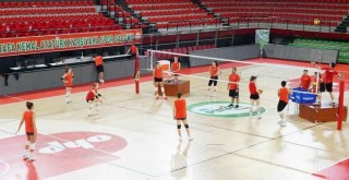 Karşıyaka filede Çiftlikköy Belediyespor'u ağırlıyor