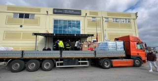 Bergama’dan depremzedelere gönderilen tır sayısı 11’e yükseldi