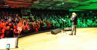 Suavi, Karşıyaka'da öğretmenler için sahne aldı