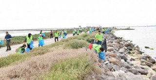Çiğli kıyı şeridi dip bucak temizlendi