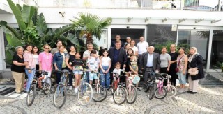 Karşıyakalı çocuklardan bisiklet dayanışması