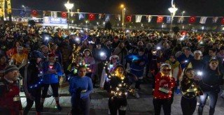 İzmirliler en uzun gecede ışıl ışıl koştu