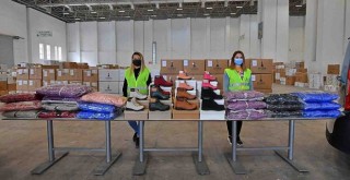 İzmir'de öğrencilere 20 bin mont ve bot