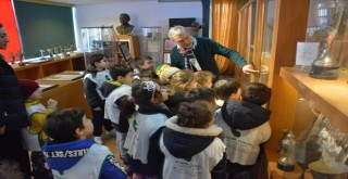 Miniklerden Karşıyaka Spor Kulübü Tarih Kurulu'na ziyaret