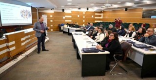 Bornova'da muhtarlara akademik destek devam ediyor