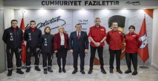 Batur'dan AKUT'a teşekkür plaketi