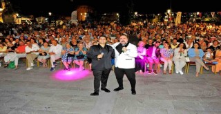 Dünya Müzik Günü'nde, usta ve çırak tenorlar Çeşme’de büyüledi
