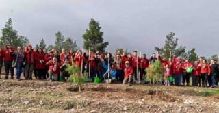 Engelli izciler, fidanları toprakla buluşturdu