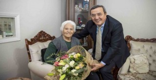 Başkan Batur, 24 Kasım’da yine öğretmeninin yanında