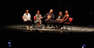 Tepecikli gençlerden tiyatro şöleni