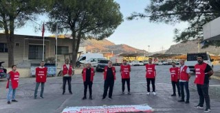 Karşıyaka Belediyesi'nde işçiler iş bıraktı...