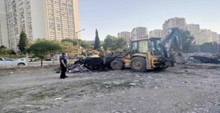 Mavişehir'e moloz döken kamyonu zabıta yakaladı