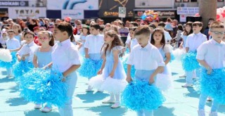 Bergama 23 Nisan'ı coşku ile kutladı