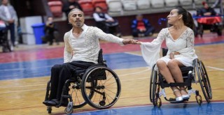 Engelleri dansla kaldırdılar