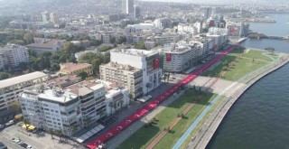 İzmirliler tek yürek