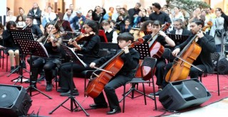 Çocuk Senfoni Orkestrası büyüledi...