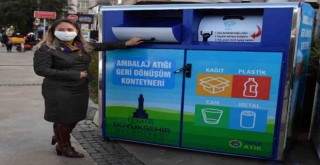 Ambalaj atıkları için geri dönüşüm konteynerleri yerleştiriliyor