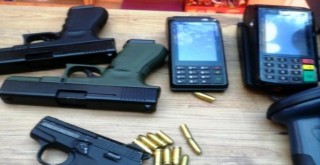 Karşıyaka ve Bayraklı'da 5 adrese baskın...