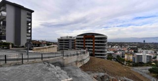 Narlıdere’de çöken duvara ve kayan yola kalıcı çözüm