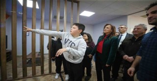 Karşıyaka'da gençlik merkezine yoğun ilgi