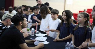 Karşıyakalı futbolcular öğrencilerle buluştu