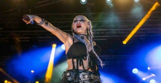 Fuarda Hande Yener rüzgarı...