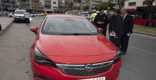 Karşıyaka’daki sürücülere ''Bayramınız kemerli olsun'' dendi