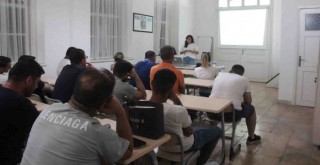 Konak Gençlik Destek Merkezi bağımlılıkla mücadele seminerlerine ev sahipliği yapıyor