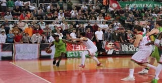 Pınar Karşıyaka zoru başarmak için sahada