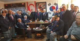 MHP Karşıyaka İlçe Teşkilatı'ndan Muharip Gaziler'e ziyaret