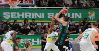 Pınar Karşıyaka güle oynaya yarı finalde