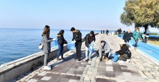 ''İyilik var'' diyenlerden farkındalık için kıyı temizliği
