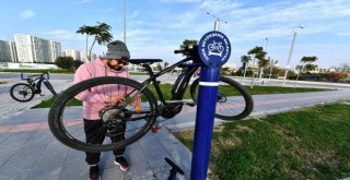 Bisikletler için ücretsiz tamir istasyonları