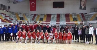 Mavişehir Koleji voleybolda final grubuna kaldı