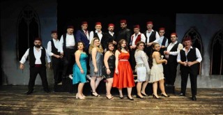 Karşıyaka Belediye Tiyatrosu 4 Ekim’de perde açıyor