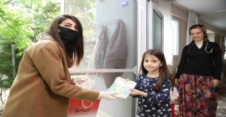 Menderes’te evlere kitap servisi