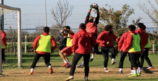 Karşıyaka devre arasına Play-Off hattında girmek istiyor