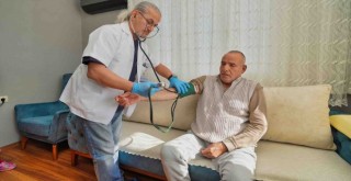 Gaziemir Belediyesi sağlık hizmetleriyle yüzleri güldürüyor