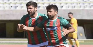 Karşıyaka, Mustafa ve Cenk ile uzattı