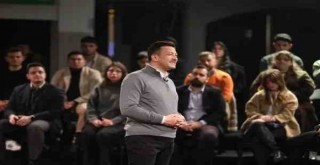 Hamza Dağ gençlerle bir araya geldi