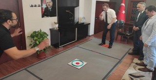 Karşıyaka Kaymakamı Çalışır, hemsball oynadı